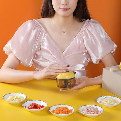 ミニ 食品 粉砕 機械 ステンレス 鋼 の 刃 を 用い て 野菜 を 簡単に 粉砕 する