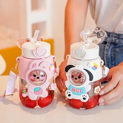 子供の水瓶 漫画 ステキなプラスチックカップ ストロータイプ ポータブルデザイン