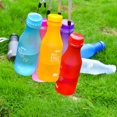 壊れない 550ml BPAフリー水瓶 スクール子供のためのキャンディー色 6.8x20cm