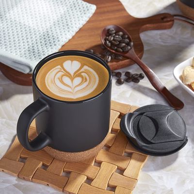 ミニマリストスタイルのハンドル付きの大型コーヒーカップ 隔熱コルク底スプラッシュ・プルーフ蓋