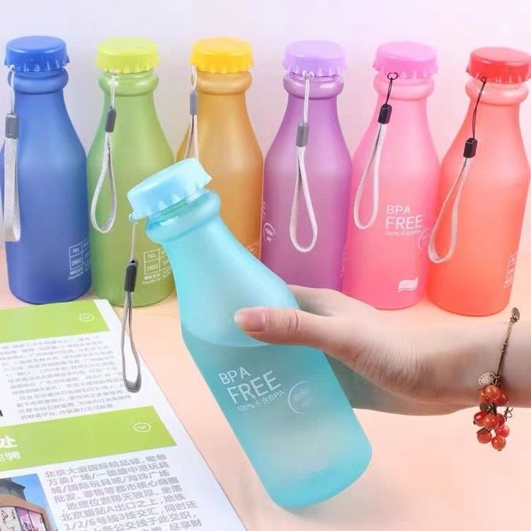 壊れない 550ml BPAフリー水瓶 スクール子供のためのキャンディー色 6.8x20cm